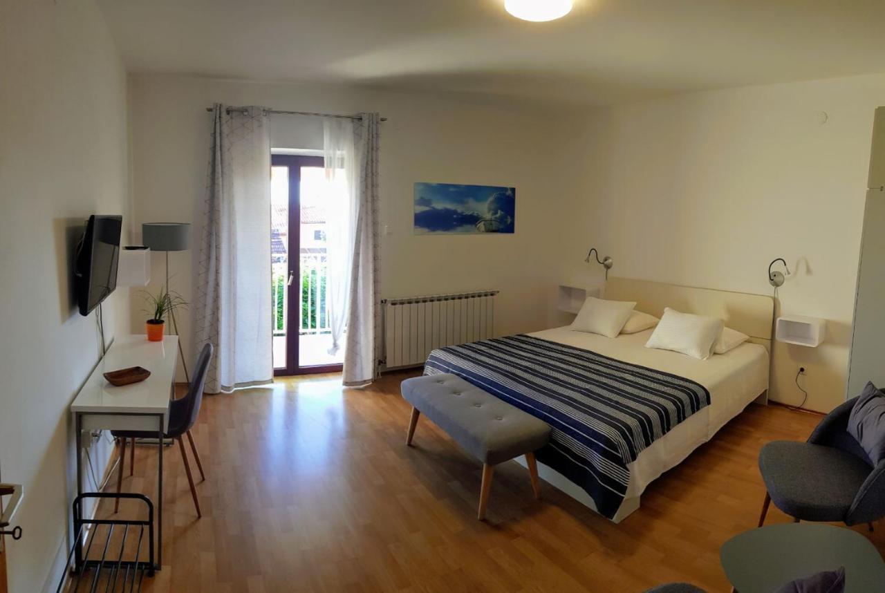 מדולין Apartments & Rooms Tom מראה חיצוני תמונה