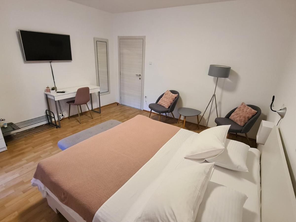 מדולין Apartments & Rooms Tom מראה חיצוני תמונה