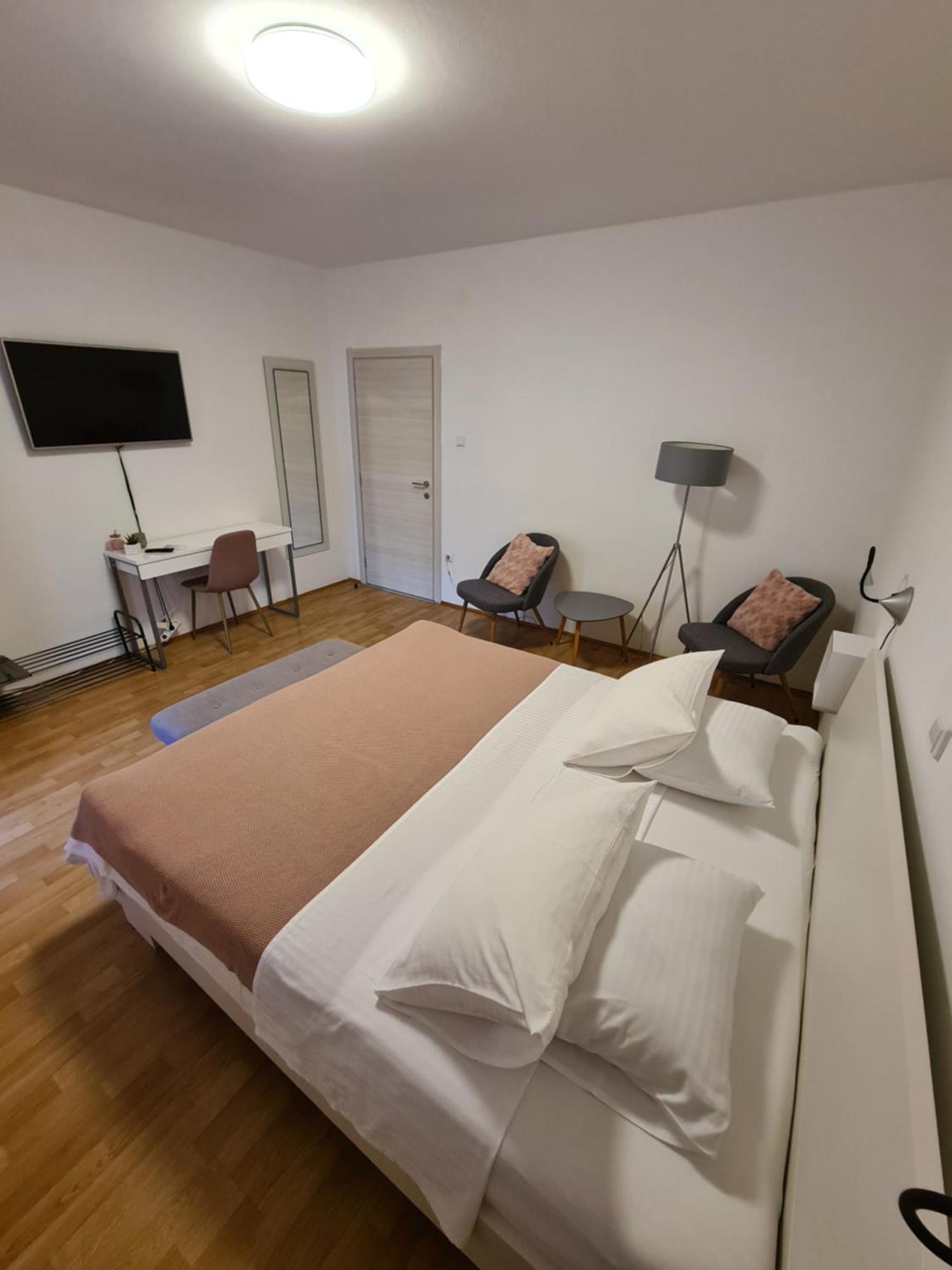 מדולין Apartments & Rooms Tom מראה חיצוני תמונה