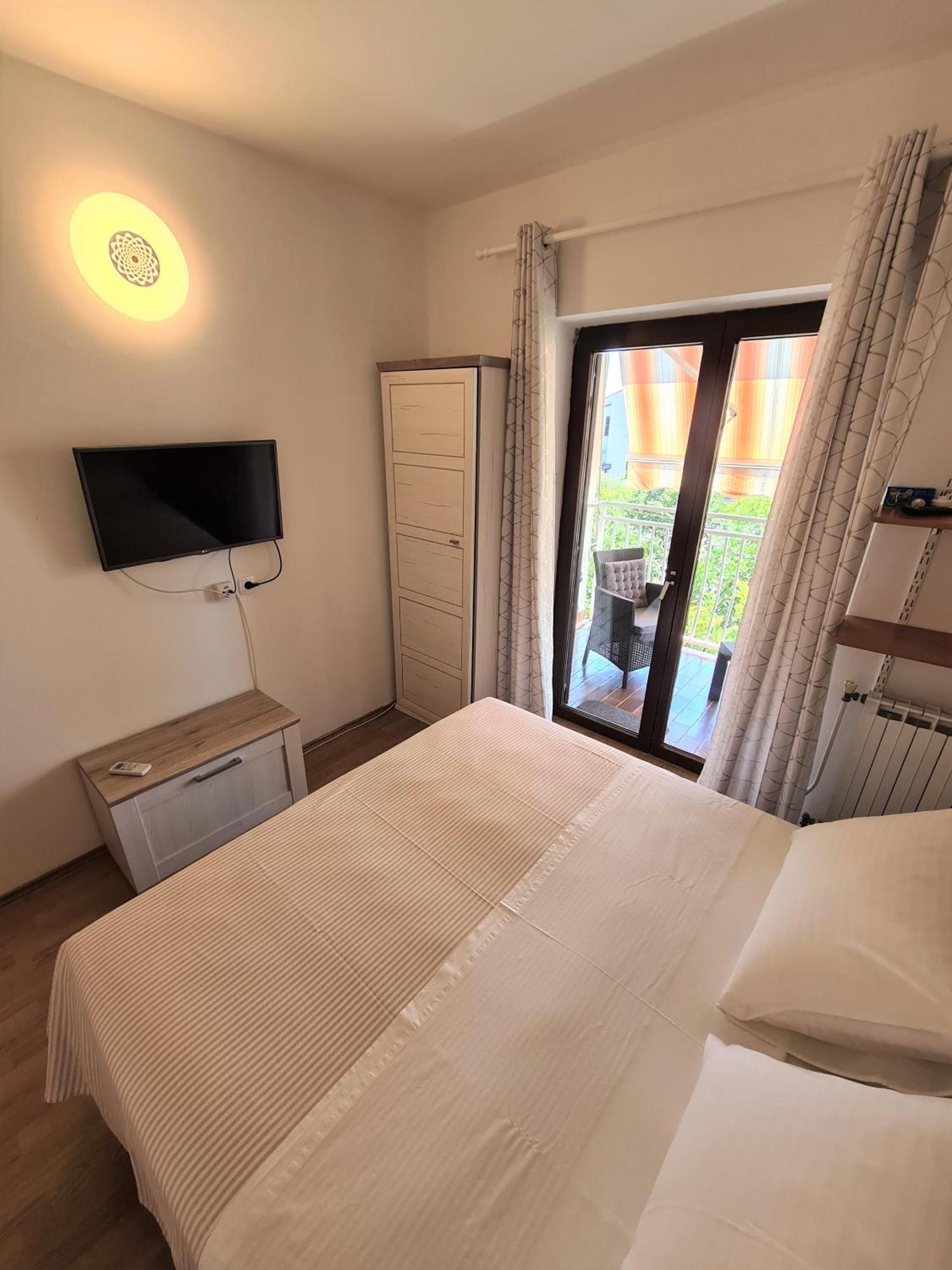 מדולין Apartments & Rooms Tom מראה חיצוני תמונה